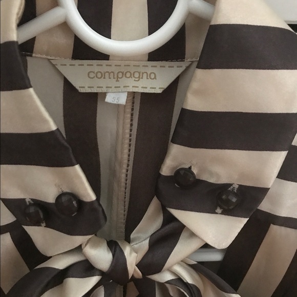 Korean Brand top - Picture 3 of 5